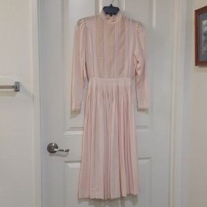 Vintage pink prarie dress in mint condition